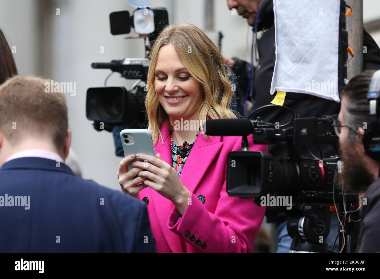 London, UK. 25th Oct, 2022. Ali Fortescue, SKY correspondent in Downing Street, London reporting on the change of British Prime Minister. Credit: SOPA Images Limited/Alamy Live News Stock Photo