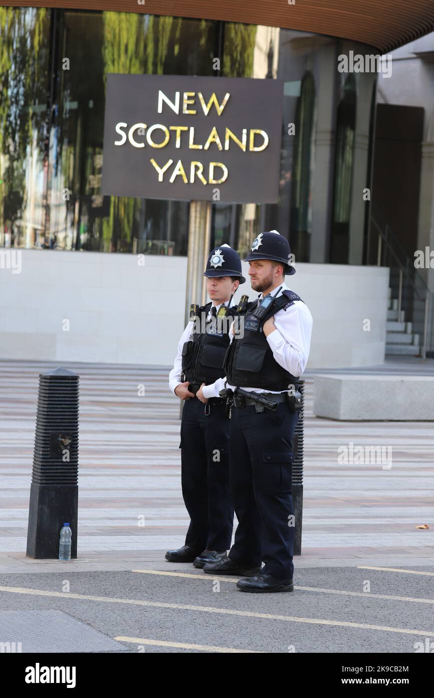 Police guarding New Scotland Yard during her Majesty the Queen's lying in state Stock Photo