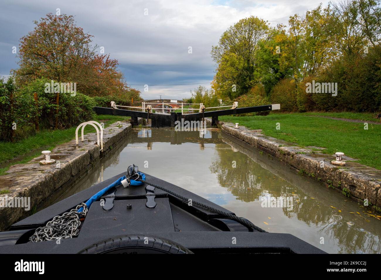 Looking from the bow of a barge within the lock gates of Buckleys Lock, part of Semington Locks, on the Kennet and Avon Canal, Wiltshire, UK. Stock Photo