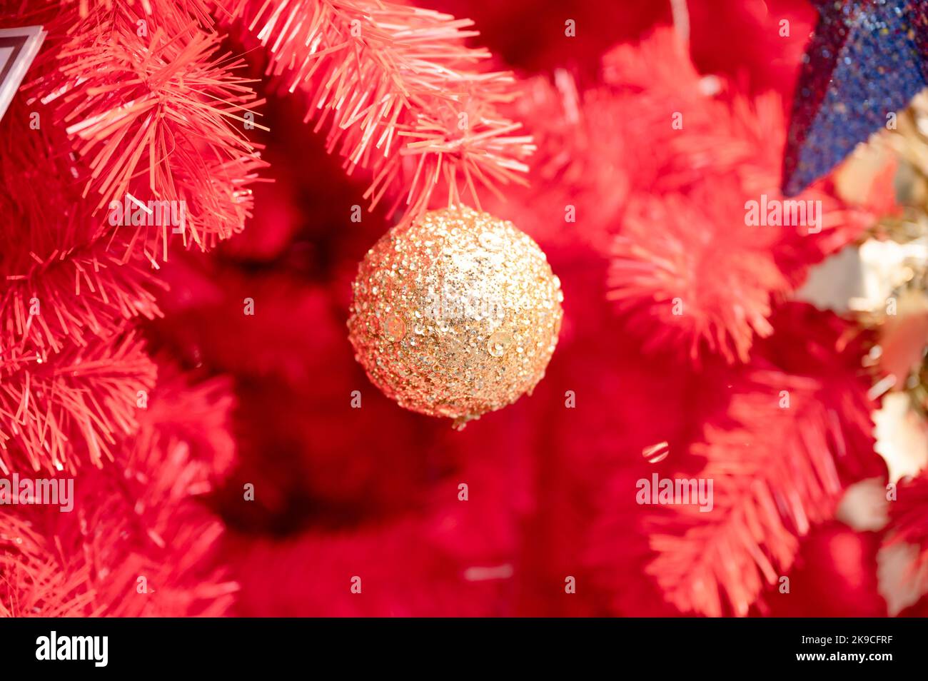 Golden christmas tree baubles hi-res stock photography and images - Alamy