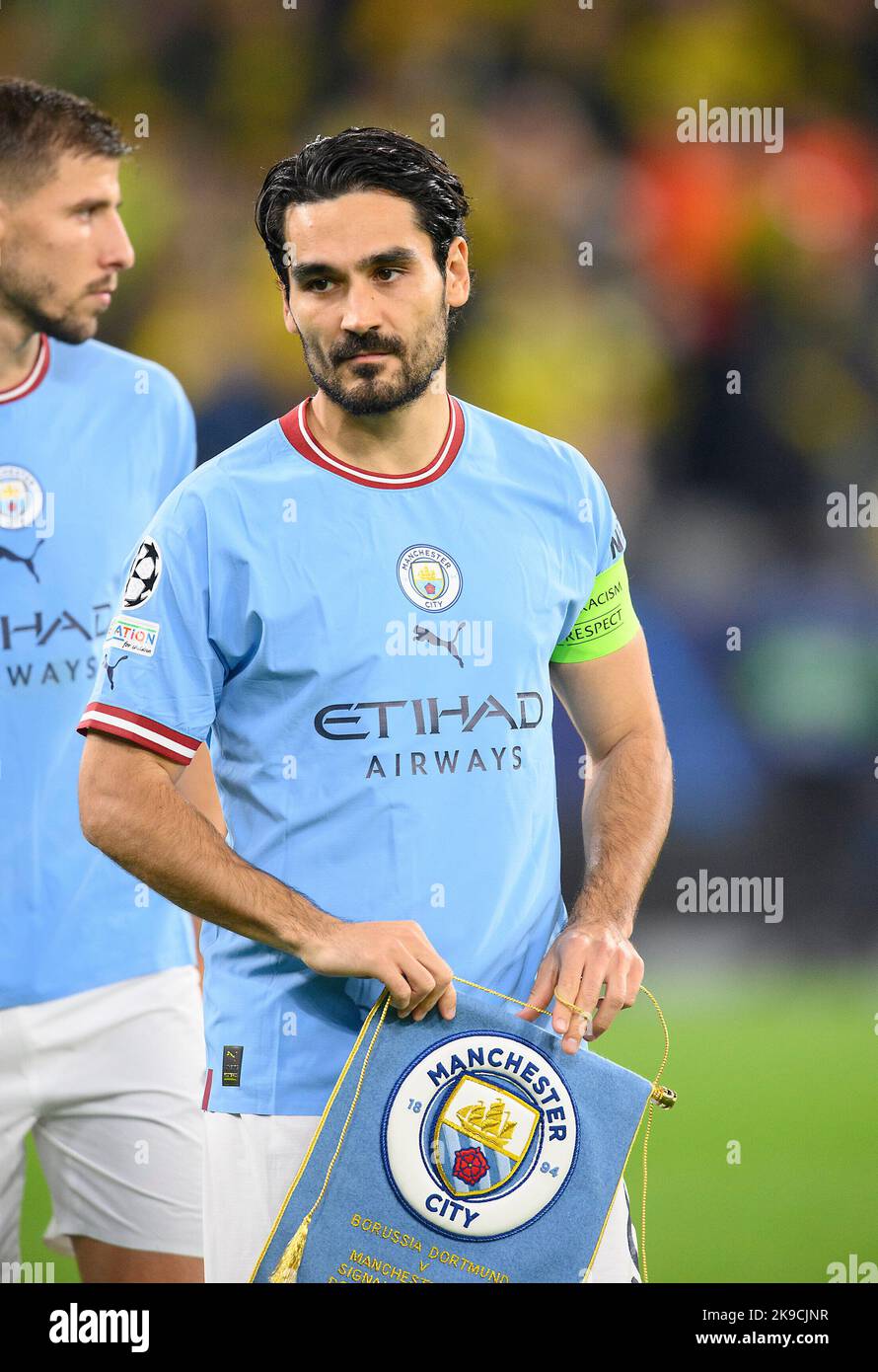 Ilkay GUENDOGAN (Gundogan)(ManCity) with pennant Soccer Champions