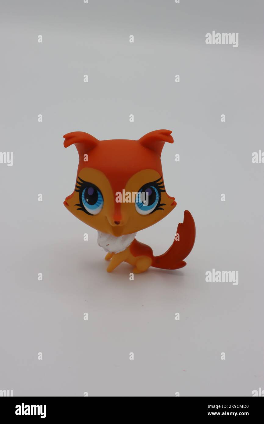 https://c8.alamy.com/comp/2K9CMD0/tiny-cute-plastic-dog-animal-figure-on-a-white-background-collectible-isolated-littlest-pet-shop-figure-with-big-head-and-big-eyes-2K9CMD0.jpg