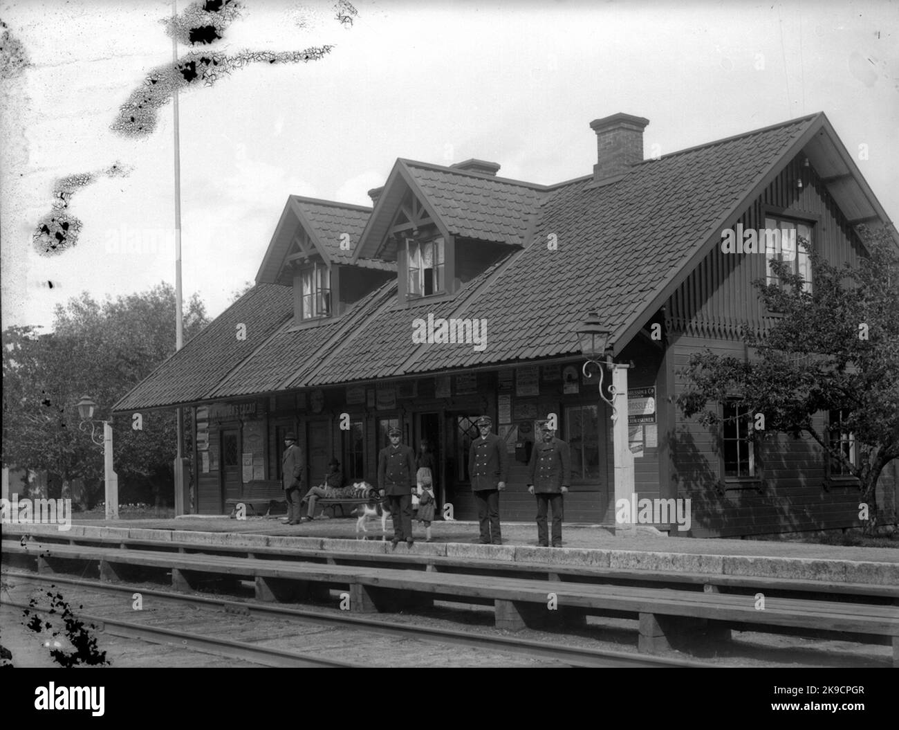 The first station house in Väring was built in 1859. Two extensions at the southern end were