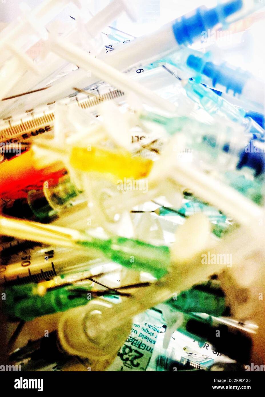 Injection needles hi-res stock photography and images - Alamy