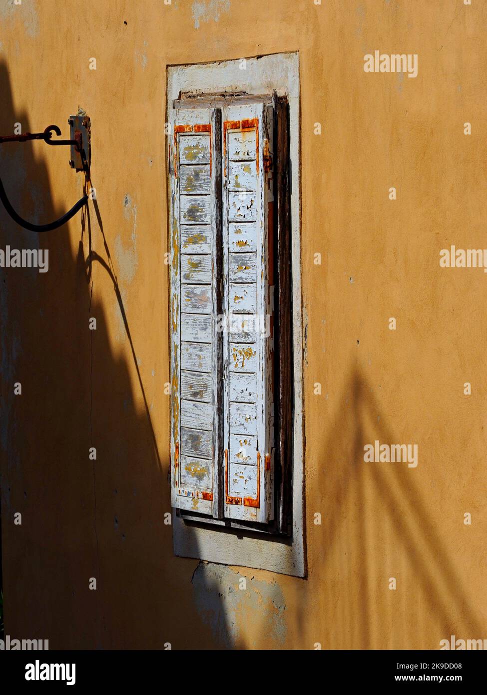 Sombras en la pared hires stock photography and images Alamy