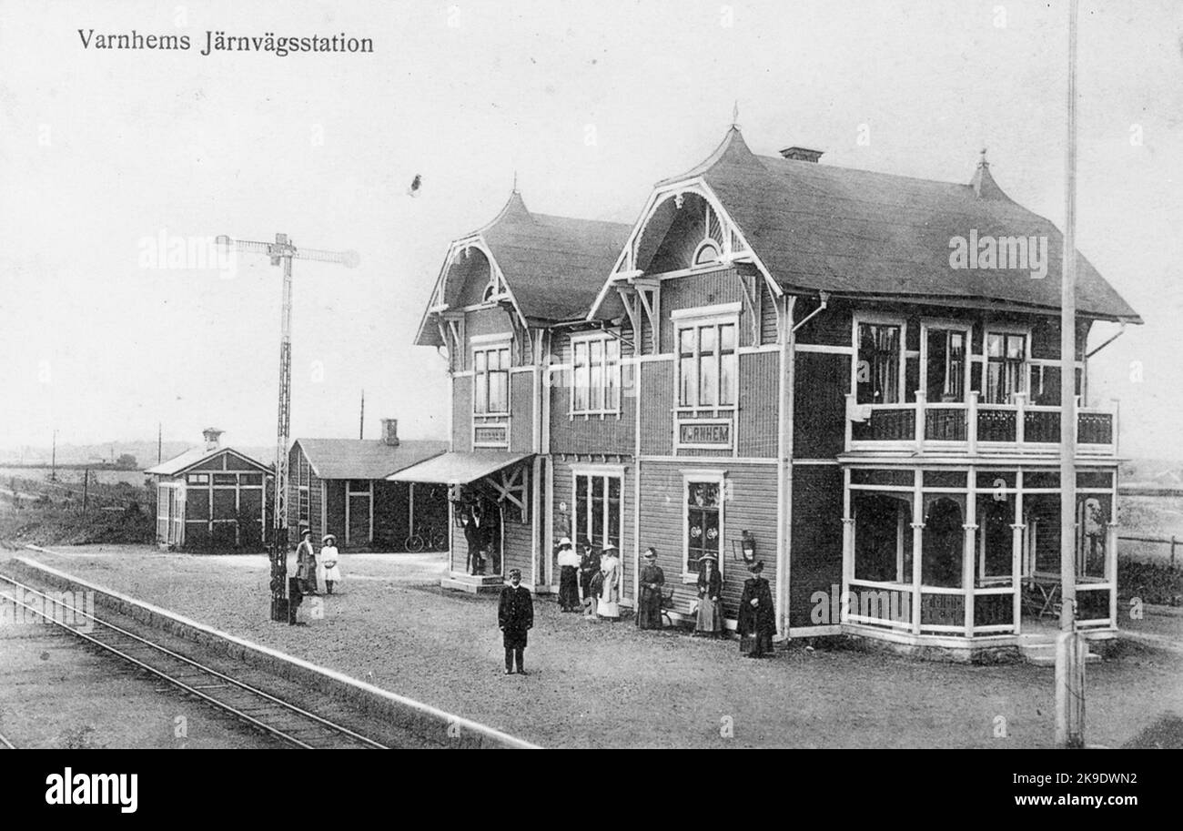 Traffic area built 1902-03. The building was expanded with an extension in 1914-15 and renovated in 1944. Two-storey wooden building with two gables against the track. SAJ, Skövde - Axvalls Railway Stock Photo