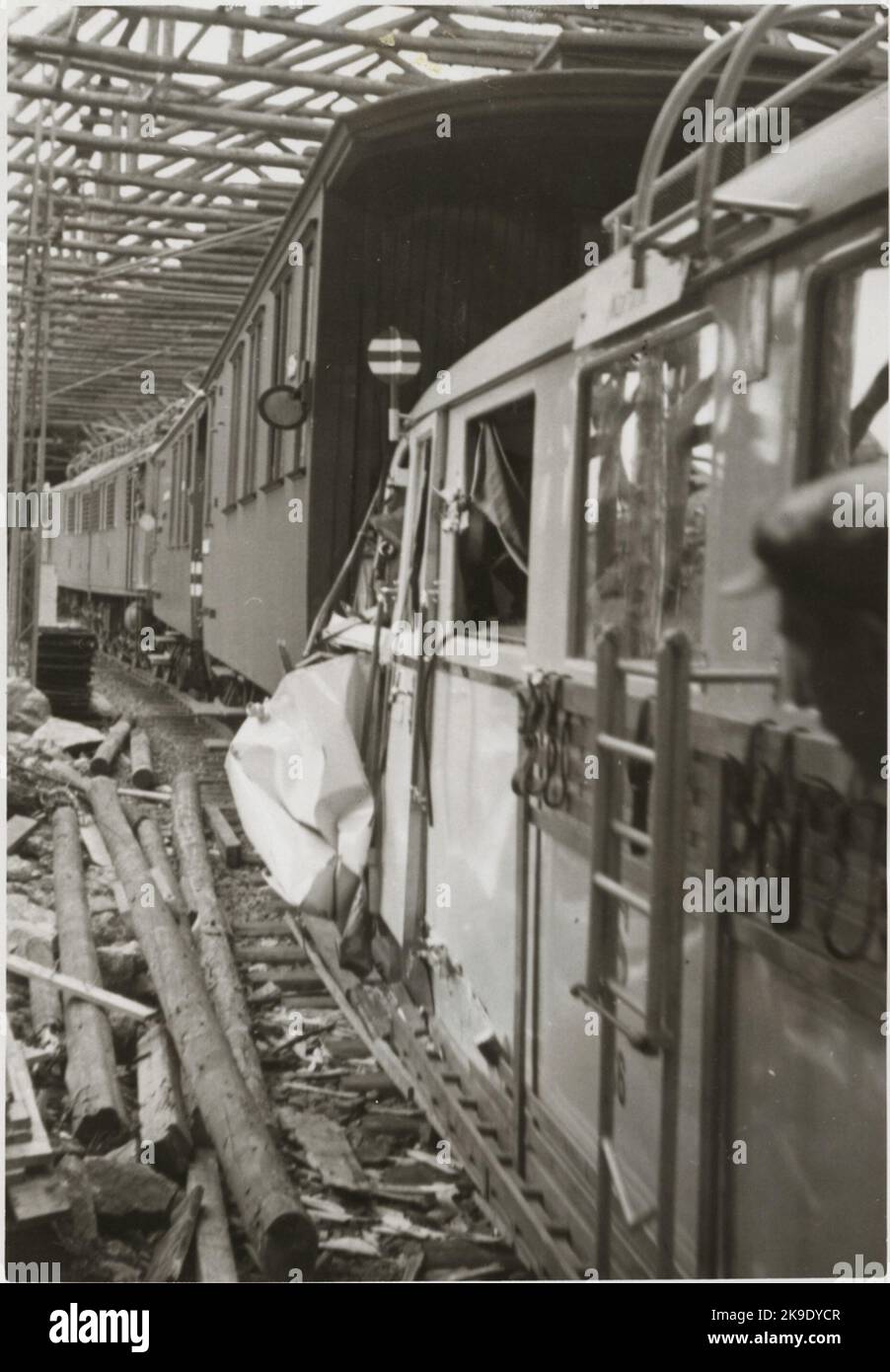 Collision between a rail bus and an ore train on the Ofotenbanan Stock ...