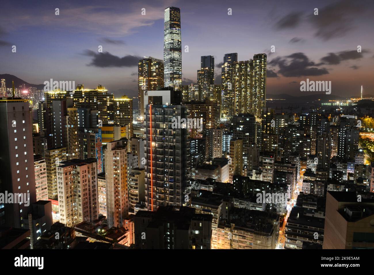 A view of Joran and West Kowloon after sunset. Kowloon, Hong Kong Stock ...