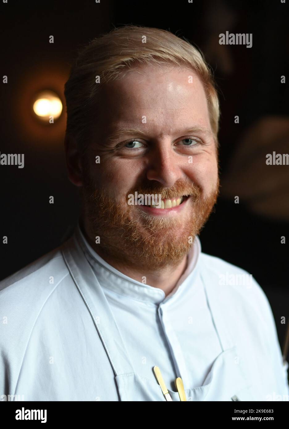 20 October 2022, Hesse, Frankfurt/Main: Ricky Saward, chef at the Seven Swans restaurant in downtown Frankfurt, stands in the dining room. The restaurant has been awarded a Michelin star and serves only vegan cuisine made from regional ingredients. Photo: Arne Dedert/dpa Stock Photo