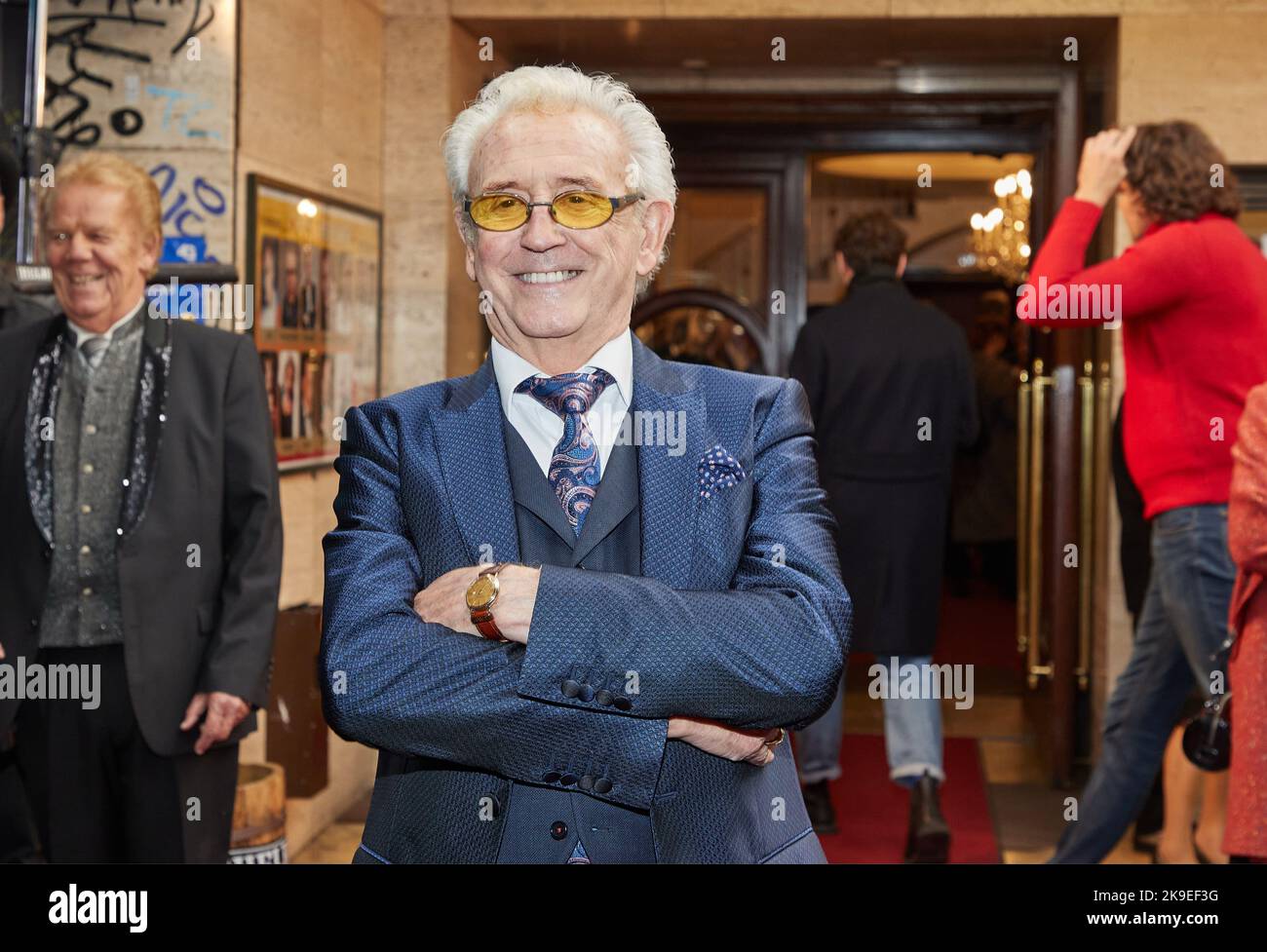 Hamburg, Germany. 27th Oct, 2022. Tony Christie, English musician, singer and actor, comes to the gala premiere on the occasion of the new season of vaudeville at the Hansa Theater. Credit: Georg Wendt/dpa/Alamy Live News Stock Photo