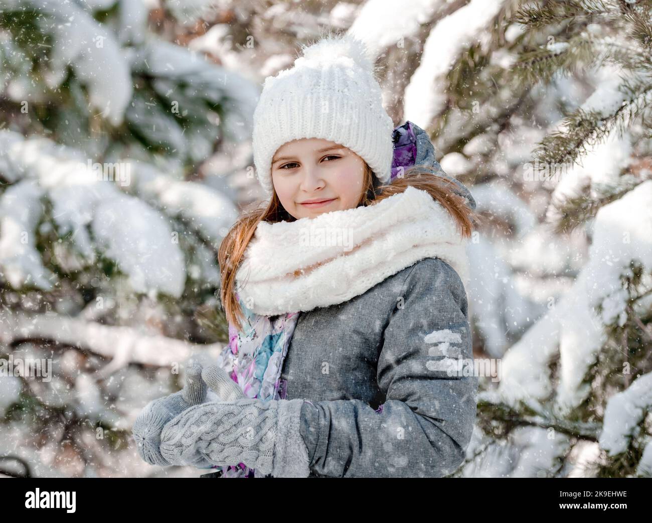Alone preteen hi-res stock photography and images - Alamy