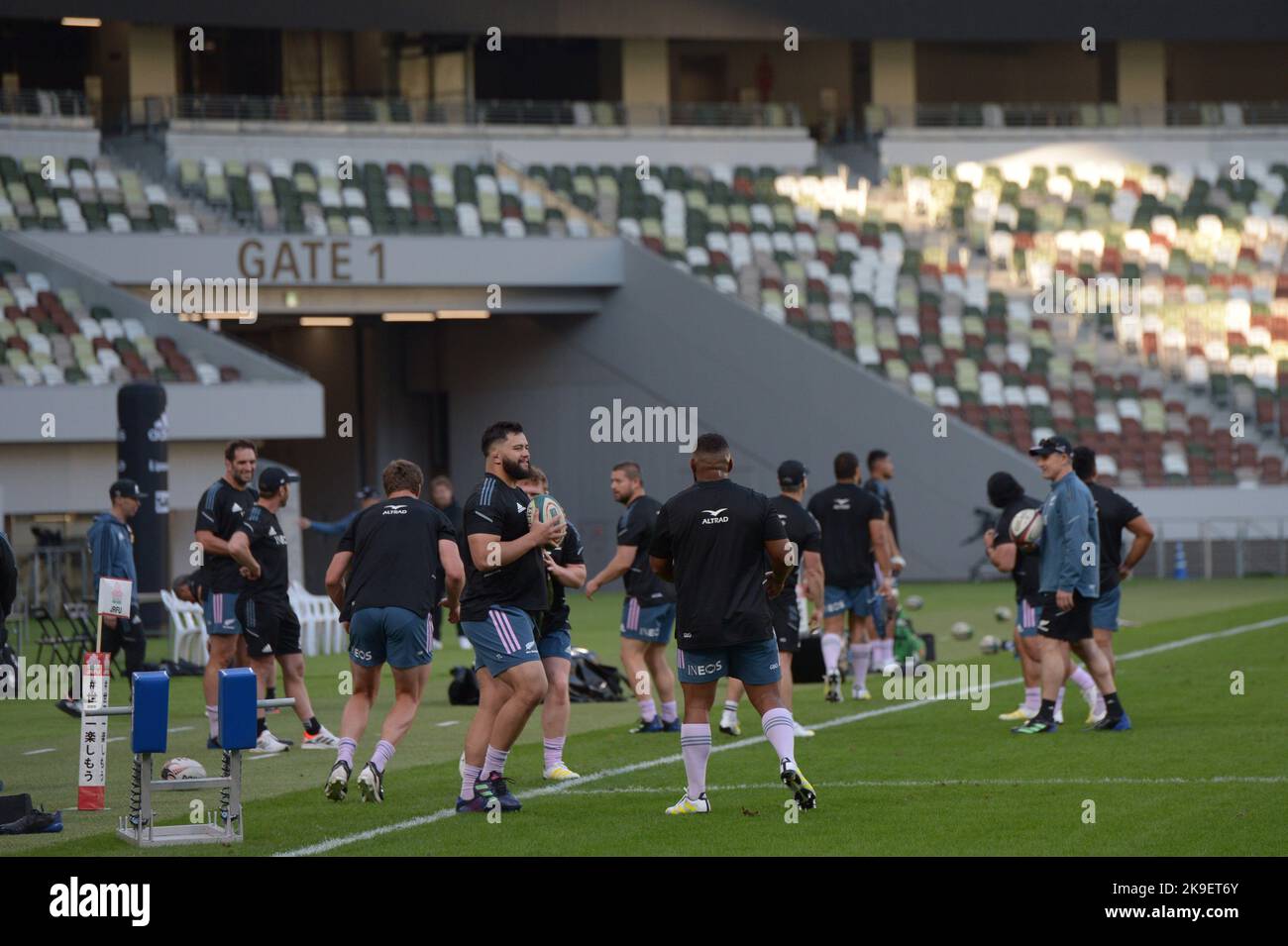 Teams captains run hi-res stock photography and images - Alamy