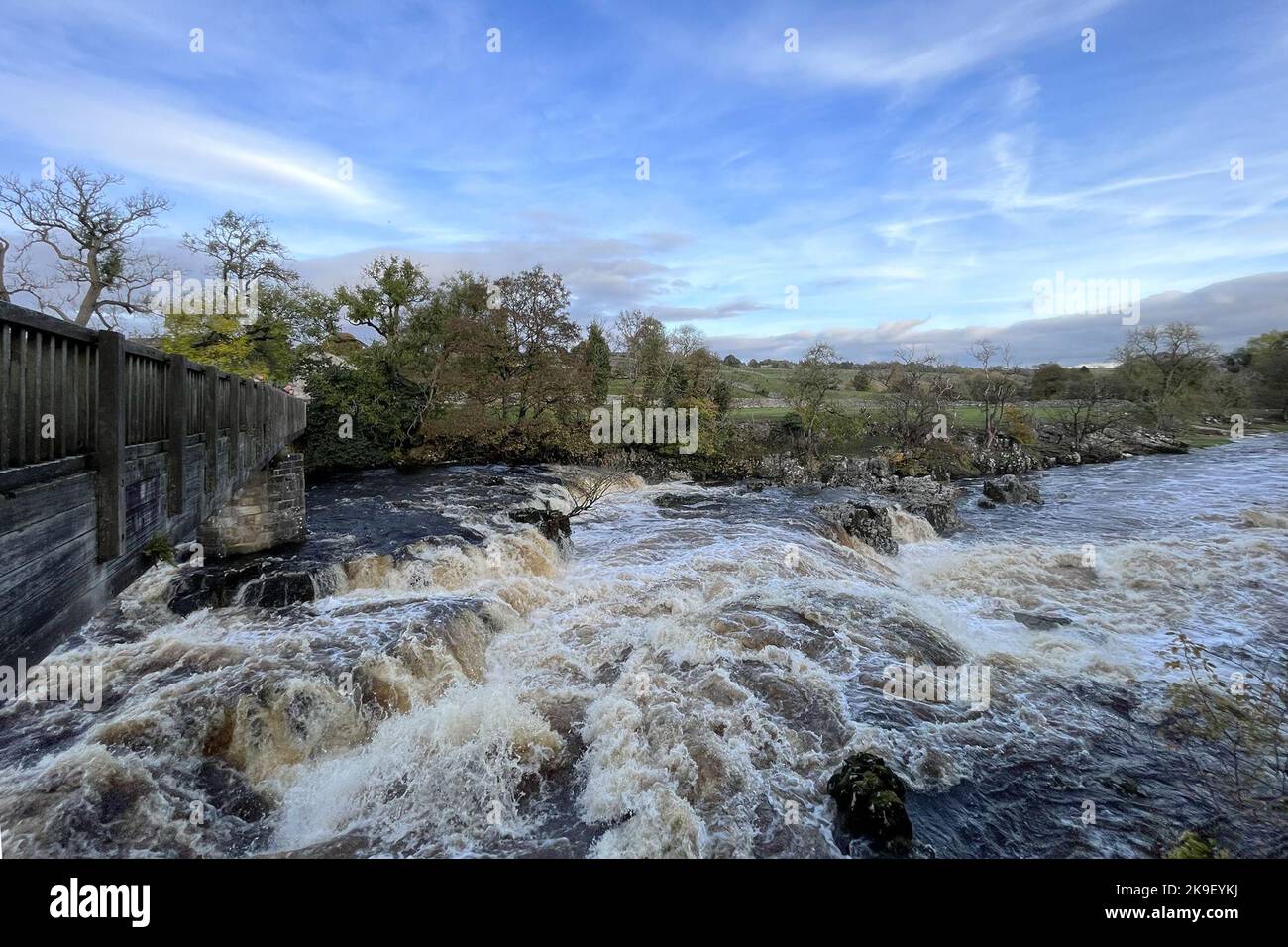 Grassington, Yorkshire, UK. 28th October 2022. A beautiful autumn morning at Linton Falls waterfall on the River Wharfe near Grassington, Yorkshire. Credit: Headlinephoto/Alamy Live News. Stock Photo