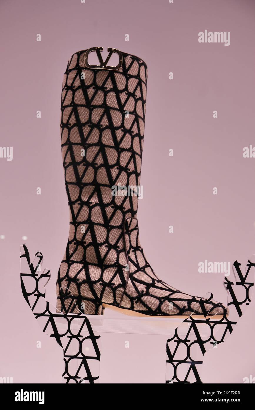 BOOTS ON DISPLAY AT VALENTINO FASHION BOUTIQUE Stock Photo - Alamy