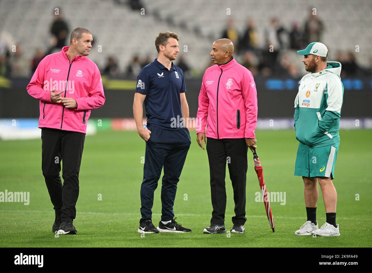 England's Jos Buttler (second left) and Australia's Aaron Finch (right) speak with match officials ahead of the T20 World Cup Super 12 match at Melbourne Cricket Ground in Melbourne, Australia. Picture date: Friday October 28, 2022. Stock Photo