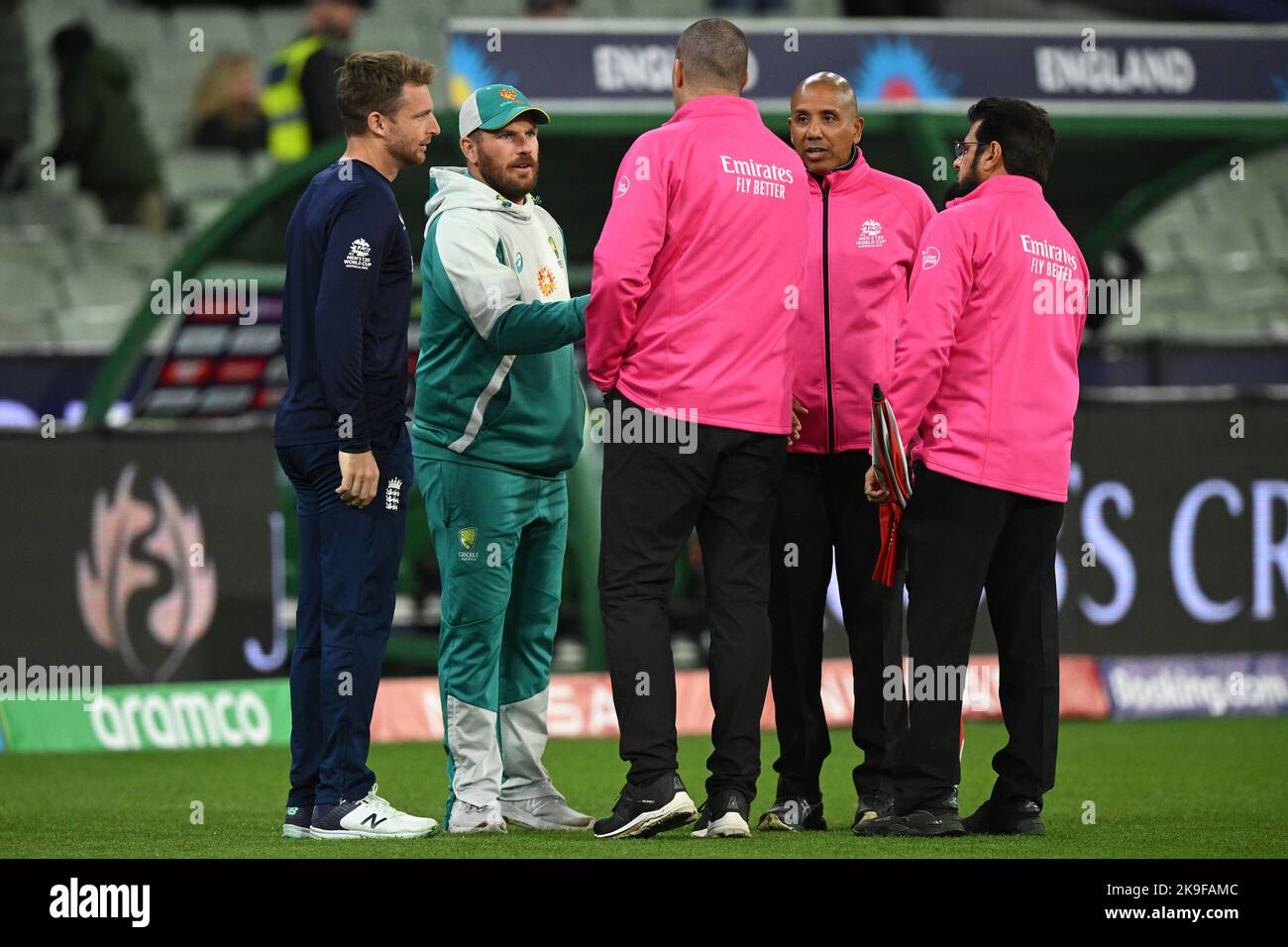 England's Jos Buttler (left) and Australia's Aaron Finch (second left) shake hands with match officials after the final pitch inspection of the T20 World Cup Super 12 match at Melbourne Cricket Ground in Melbourne, Australia. Picture date: Friday October 28, 2022. Stock Photo