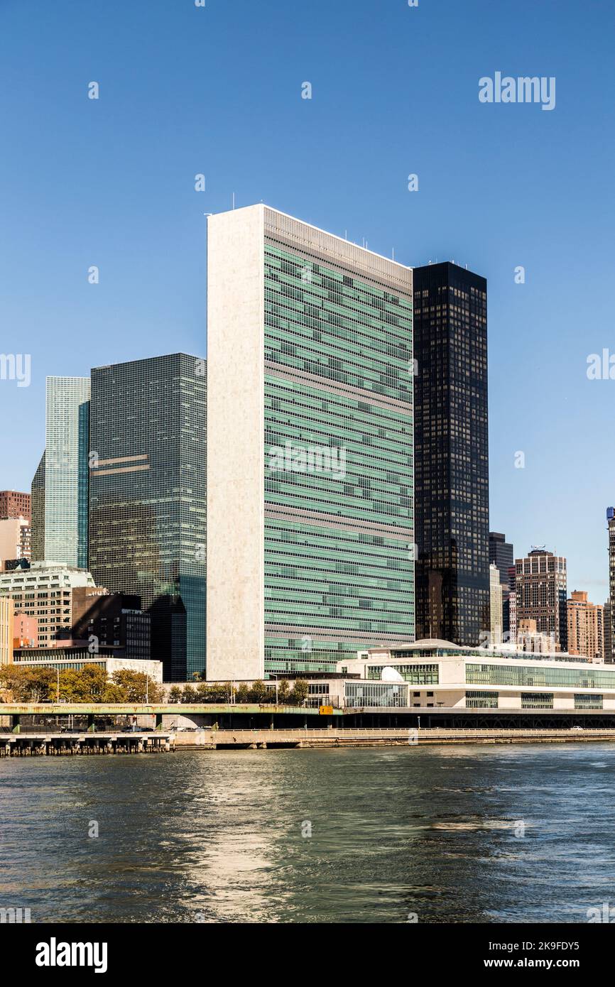 NEW YORK, USA - OCT 23, 2015: The United Nations building in Manhattan ...