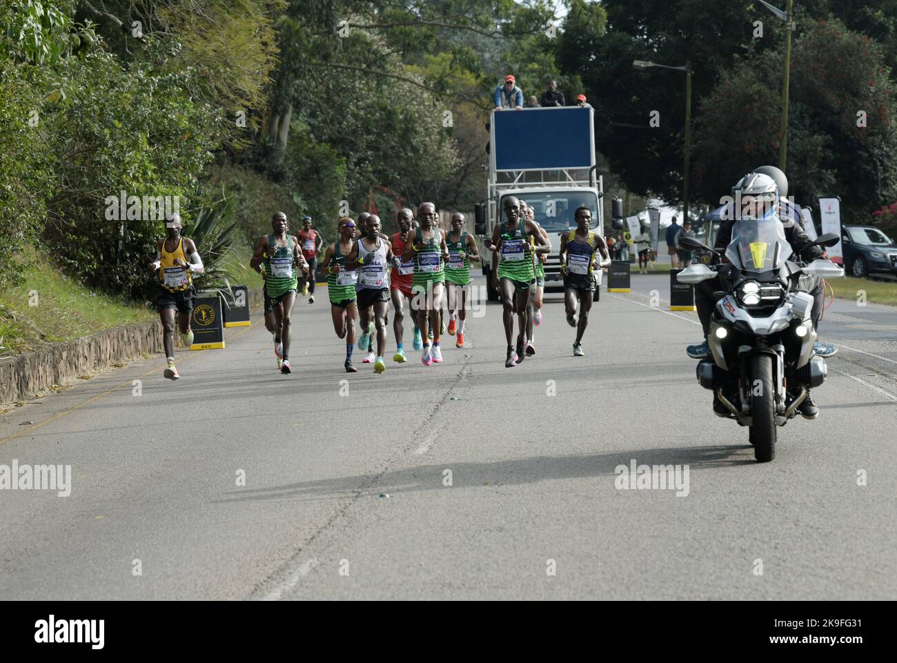 Group, adult men, elite runners, Bothas Hill, 95th Comrades Marathon