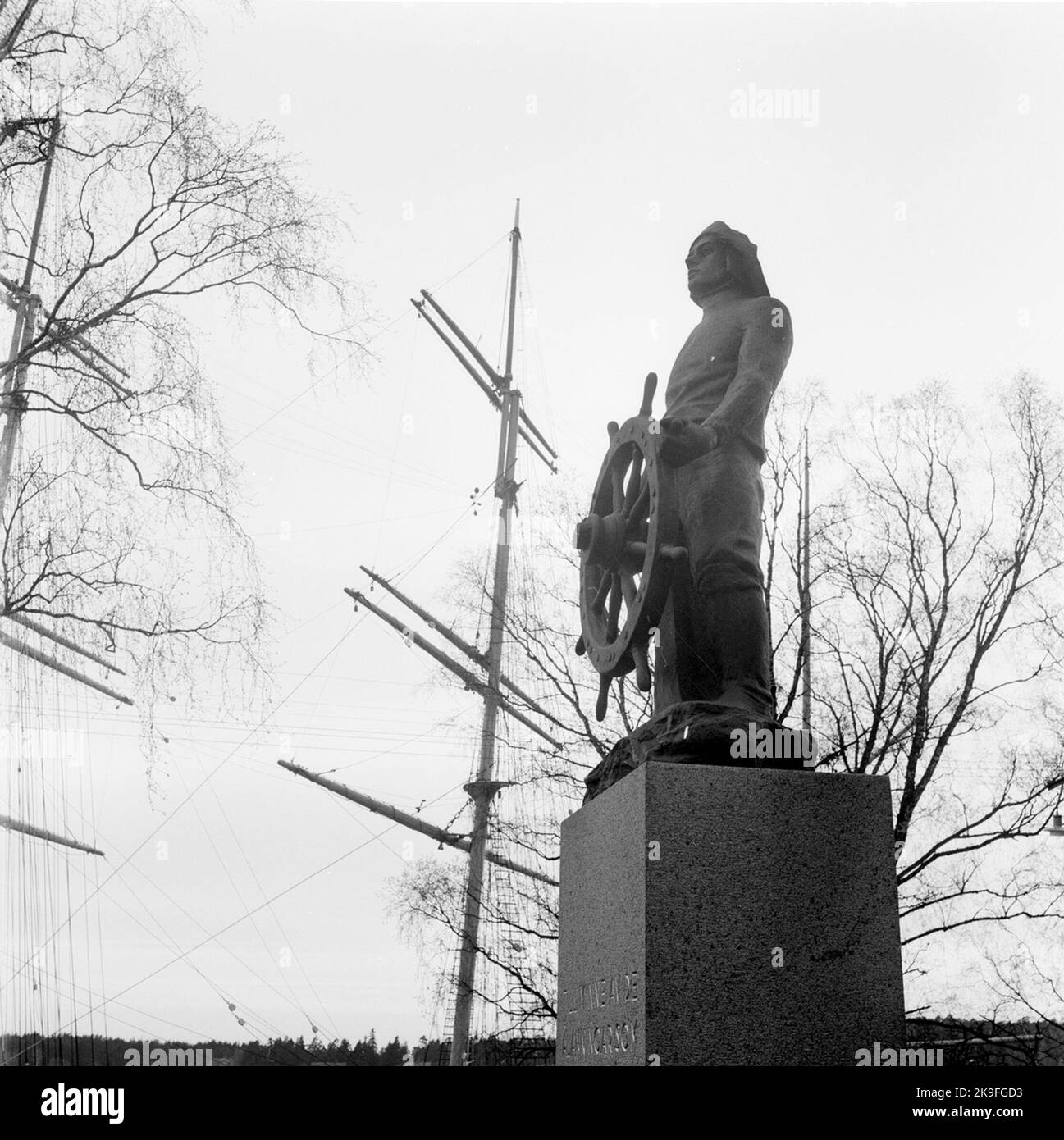 Åland trip. Statue by the seaman at rudder. The mast of Pomerania, the world's only four -masted freight sail ship, now museum ship. Stock Photo
