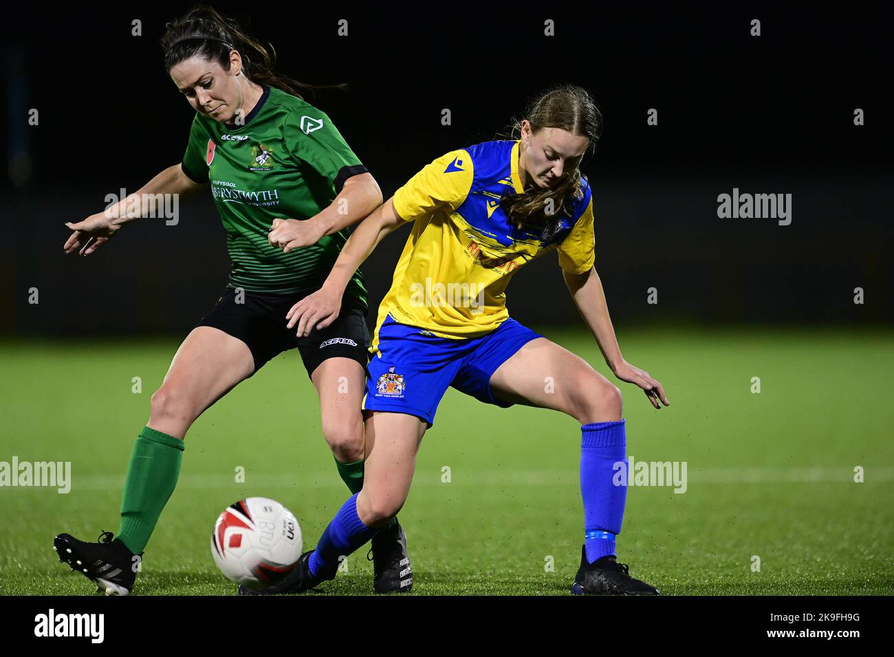 Barry, Wales. 27th Oct, 2022. Elaine Gwilt of Aberystwyth Town FC vies for possession with Taite Trivett of Barry Town Utd Women  - Mandatory by-line: Ashley Crowden  - 27/10/2022 - FOOTBALL - Jenner Park Stadium - Barry, Wales - Barry Town United Women vs Aberystwyth Town Women’s FC - Genero Adran Premier Phase 1 22/23 Credit: Ashley Crowden/Alamy Live News Stock Photo