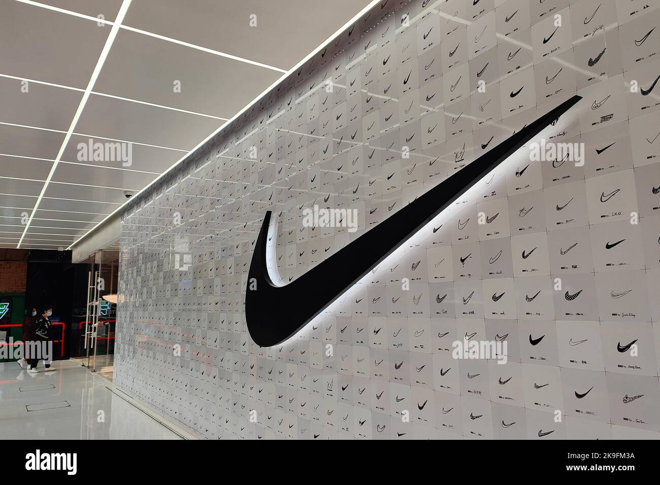 Nike style hi-res stock photography and images - Alamy