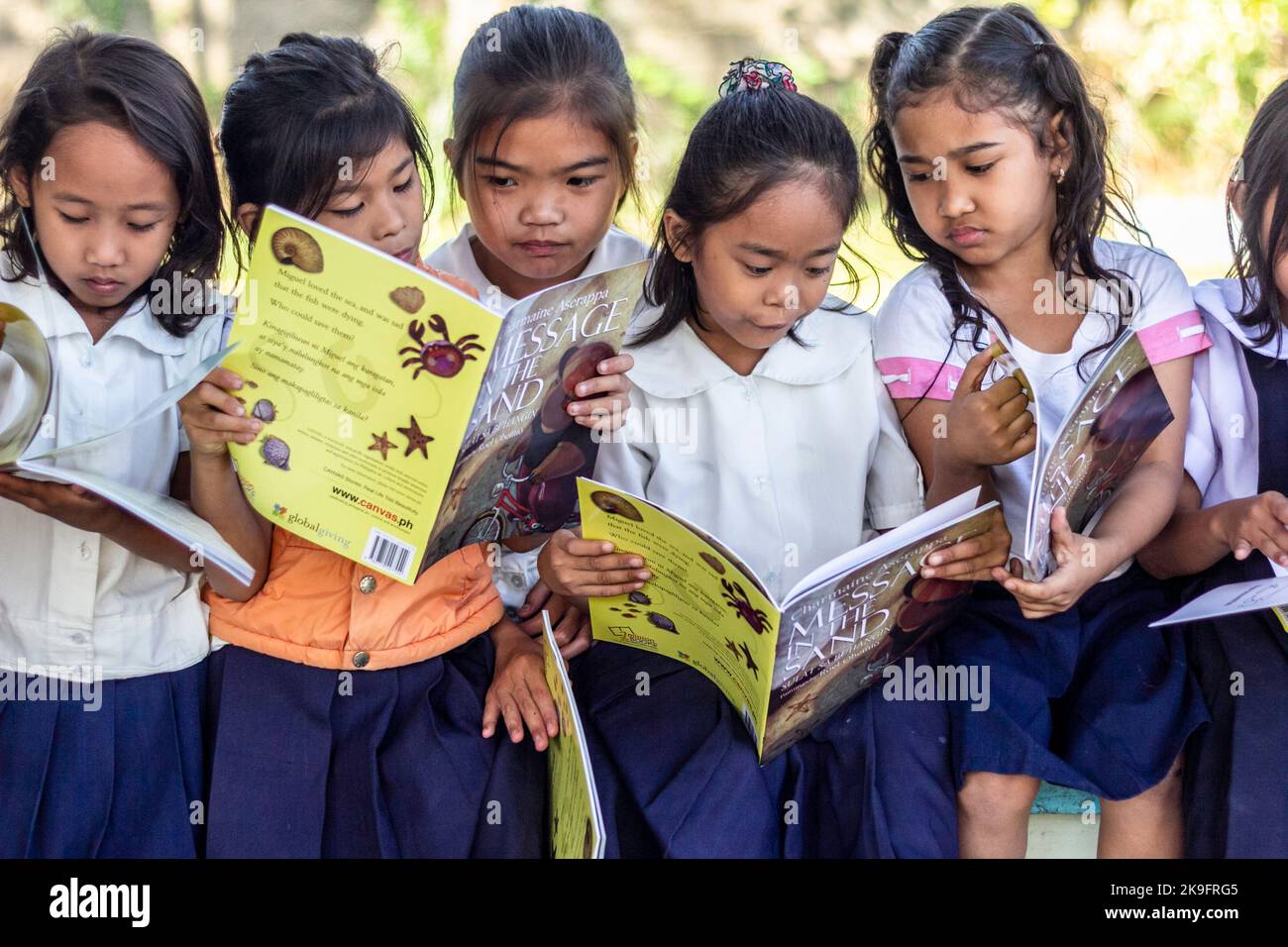 Filipino schoolchildren reading books Stock Photo