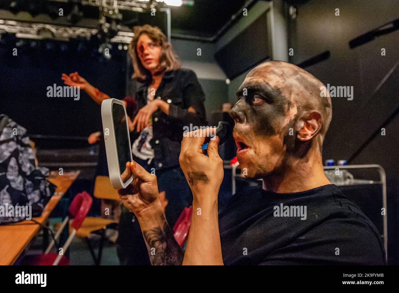 arnhem-netherlands-27th-oct-2022-a-man-applies-make-up-all-over-his