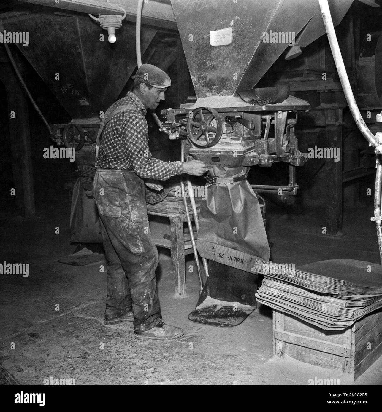 Tapping from mill Stock Photo Alamy