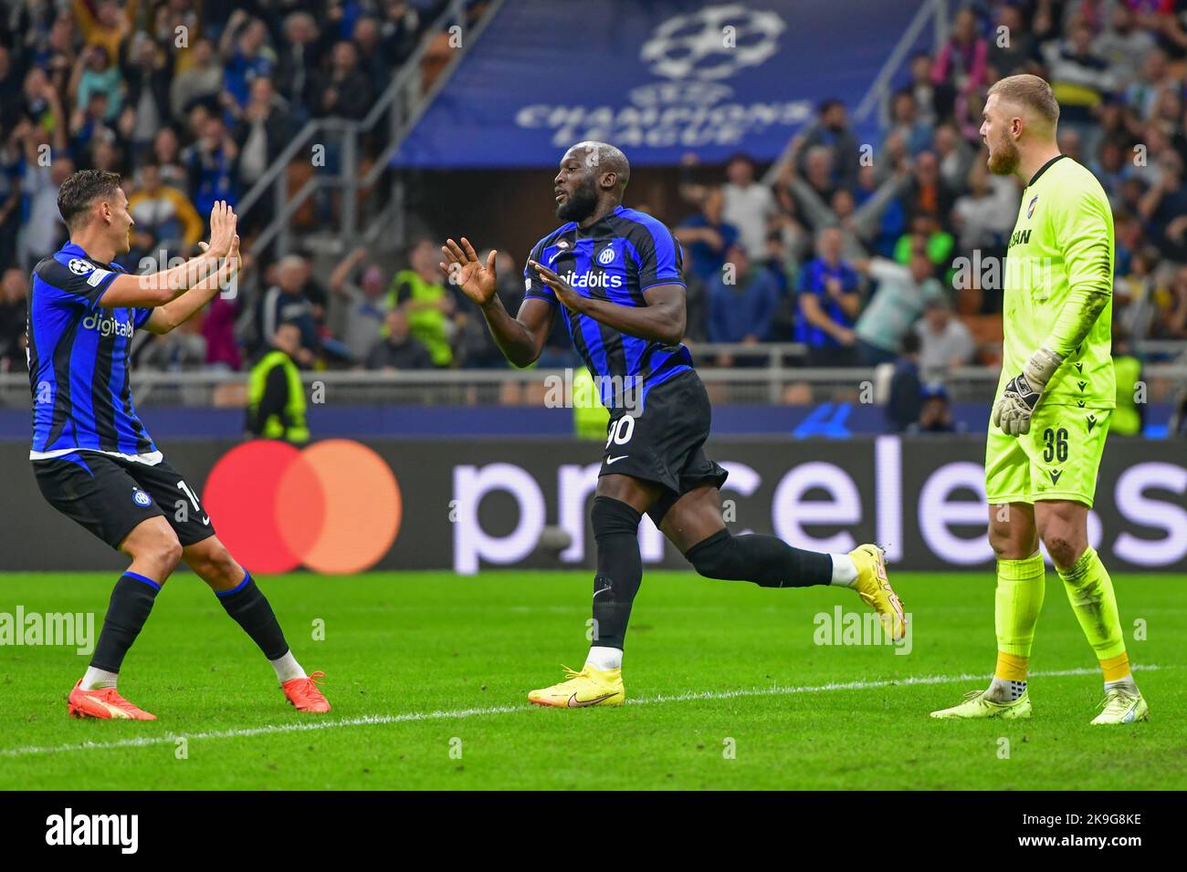 Milano, Italy. 26th, October 2022. Romelu Lukaku (90) of Inter scores