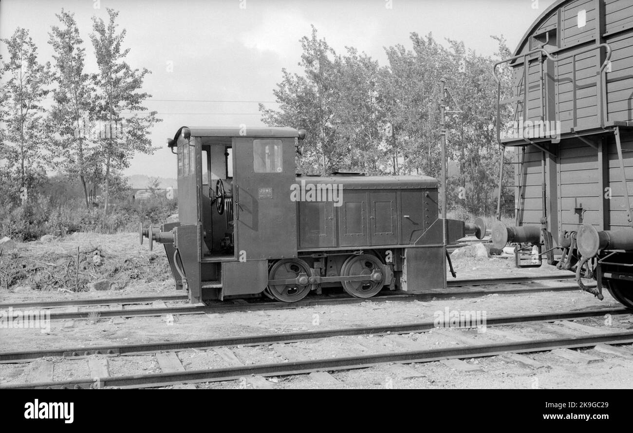 AB Iggesund's mill. Motor locomotive made of ARN. Jung Lokomotivfabrik GmbH, Jungetahl, Germany 1952. Spårvidd 762 mm. Rebounded to track width 1435 mm 1955. Scraped 1964. Stock Photo