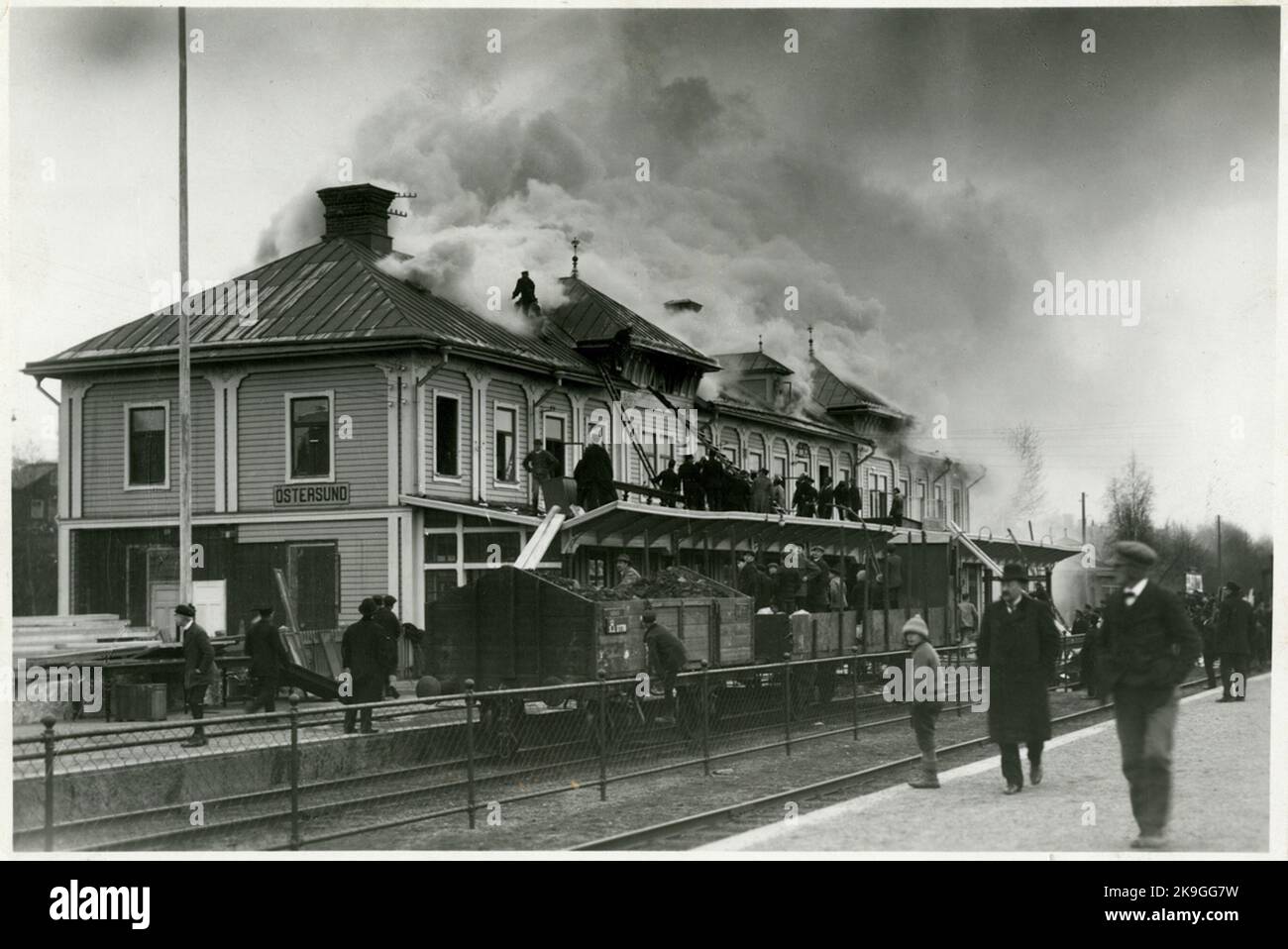 Östersund station during the fire. State Railways, SJ freight wagon 0778. Stock Photo
