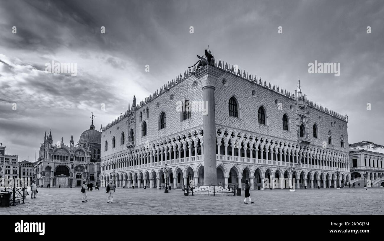Black and white venice building hi-res stock photography and images - Alamy