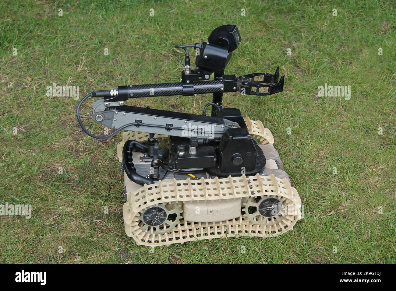 A Robotic Remote Control Army Bomb Disposal Device Stock Photo Alamy