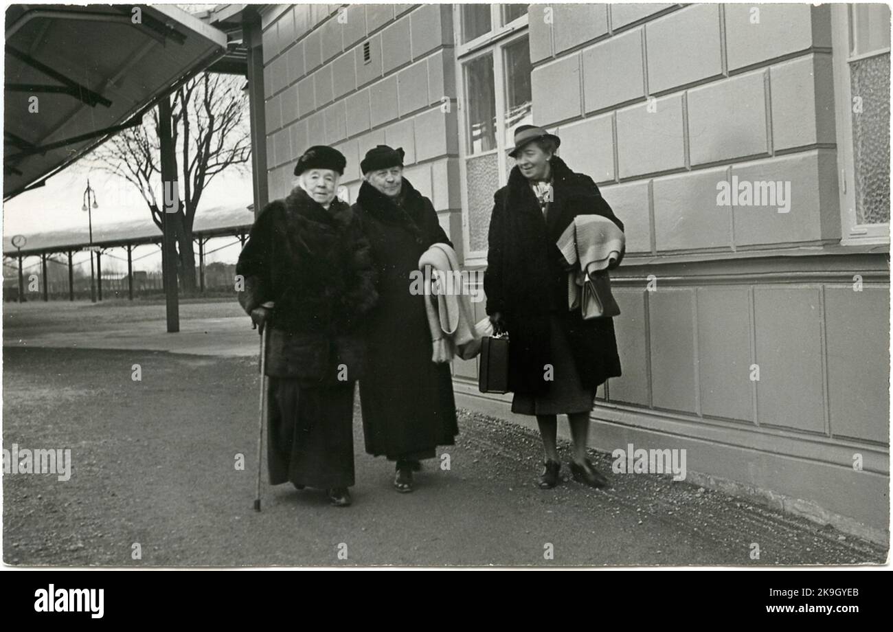 Selma Lagerlöf is accompanied by her niece Helena Ahlgren. Gerda Ahlgren is at the station and meets them. Selma Lagerlöf has reached the age of 80 and was celebrated in Stockholm in 1938 Stock Photo