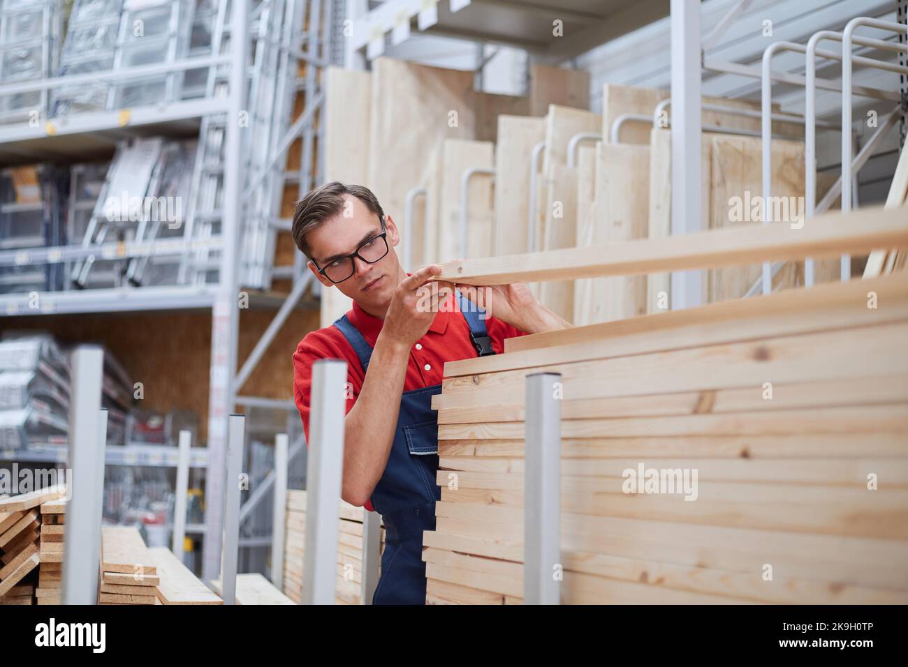 Shopping man salesperson store manager hi-res stock photography and ...