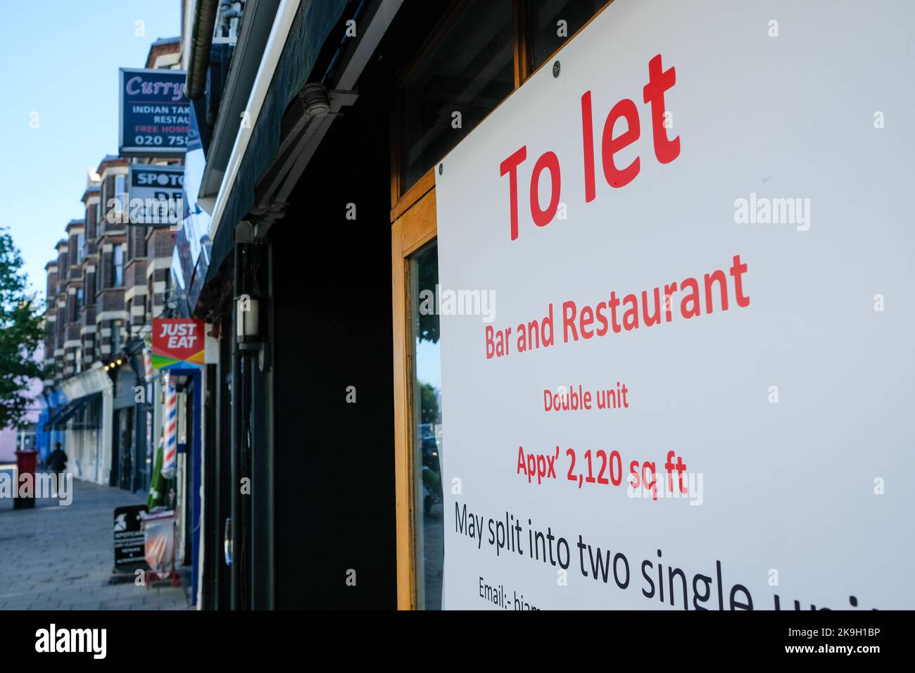 London- October 2022: Bar and Restaurant premise available to let in Clapham, south west London Stock Photo