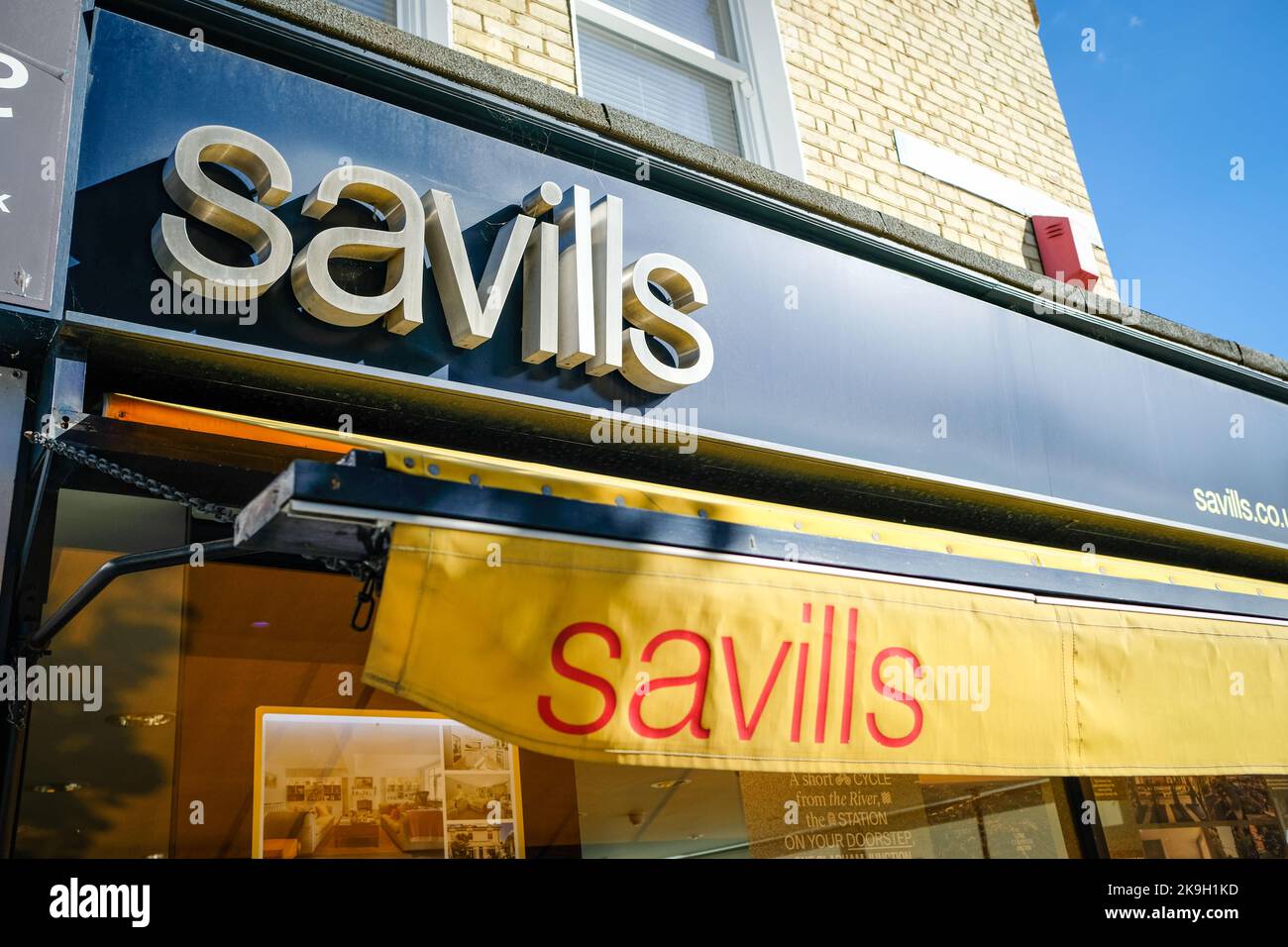 London- October 2022: Savills Estate Agent on Northcote Road, Clapham Stock Photo