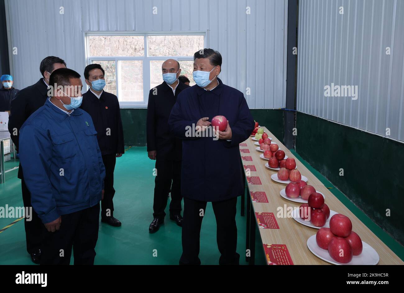 Yan'an, China's Shaanxi Province. 26th Oct, 2022. Chinese President Xi Jinping, also general secretary of the Communist Party of China Central Committee and chairman of the Central Military Commission, is briefed on the development of the local apple industry in a workshop in Nangou Village of Yan'an, northwest China's Shaanxi Province, Oct. 26, 2022. Xi made an inspection trip to the city of Yan'an in northwest China's Shaanxi Province and the city of Anyang in central China's Henan Province, from Wednesday to Friday. Credit: Ju Peng/Xinhua/Alamy Live News Stock Photo