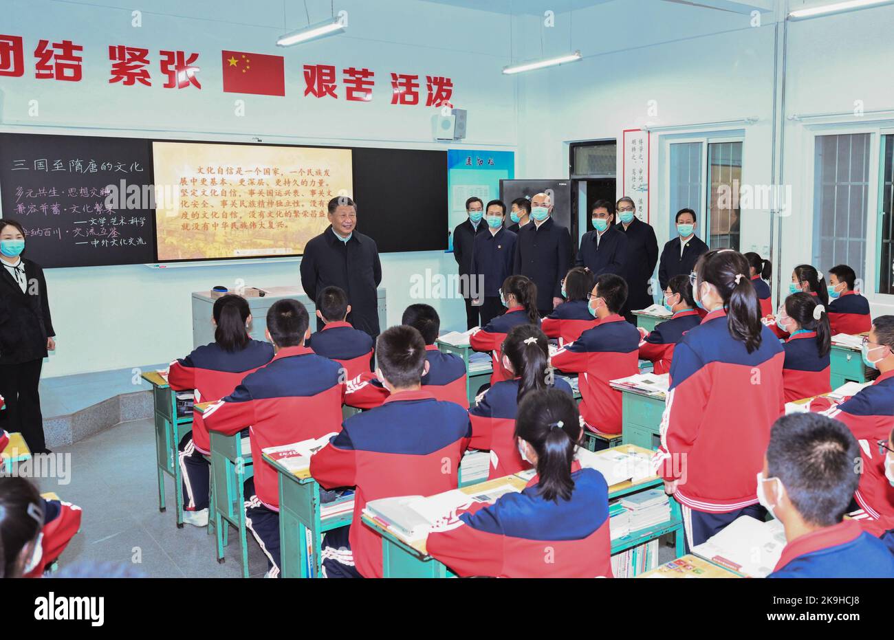 Yan'an, China's Shaanxi Province. 26th Oct, 2022. Chinese President Xi Jinping, also general secretary of the Communist Party of China Central Committee and chairman of the Central Military Commission, chats with students while visiting a campus of Yan'an High School in Yan'an, northwest China's Shaanxi Province, Oct. 26, 2022. Xi made an inspection trip to the city of Yan'an in northwest China's Shaanxi Province and the city of Anyang in central China's Henan Province, from Wednesday to Friday. Credit: Yan Yan/Xinhua/Alamy Live News Stock Photo