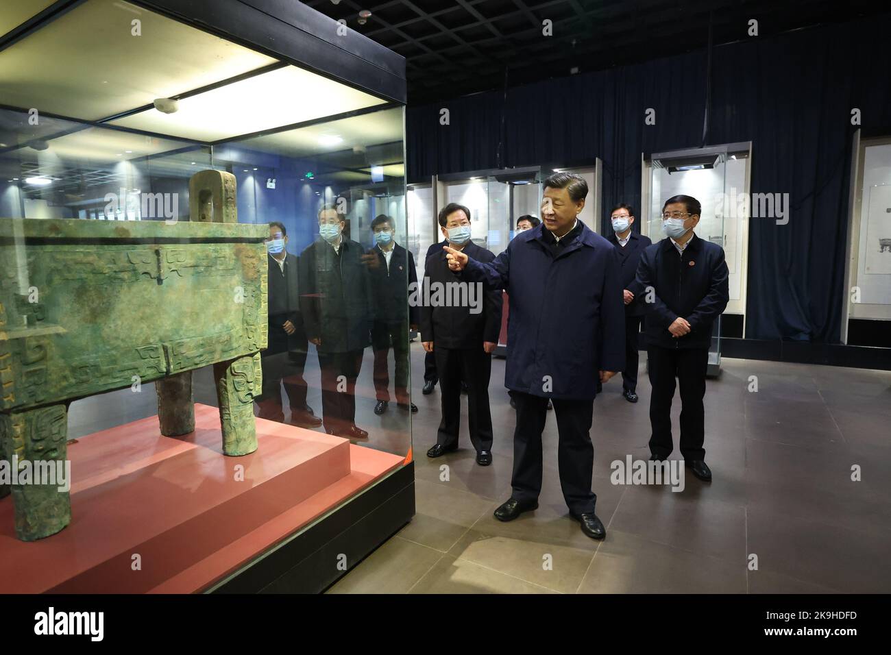 Anyang, China's Henan Province. 28th Oct, 2022. Chinese President Xi Jinping, also general secretary of the Communist Party of China Central Committee and chairman of the Central Military Commission, visits the Yin Ruins, remnants of the capital of the late Shang Dynasty (1600-1046 BC), in the northwest suburbs of Anyang, central China's Henan Province, Oct. 28, 2022. Xi made an inspection trip to the city of Yan'an in northwest China's Shaanxi Province and the city of Anyang in central China's Henan Province, from Wednesday to Friday. Credit: Ju Peng/Xinhua/Alamy Live News Stock Photo