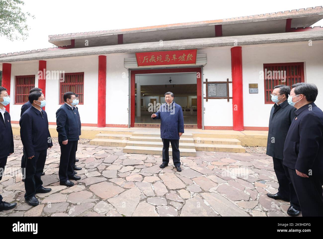 Anyang, China's Henan Province. 28th Oct, 2022. Chinese President Xi Jinping, also general secretary of the Communist Party of China Central Committee and chairman of the Central Military Commission, visits the Yin Ruins, remnants of the capital of the late Shang Dynasty (1600-1046 BC), in the northwest suburbs of Anyang, central China's Henan Province, Oct. 28, 2022. Xi made an inspection trip to the city of Yan'an in northwest China's Shaanxi Province and the city of Anyang in central China's Henan Province, from Wednesday to Friday. Credit: Ju Peng/Xinhua/Alamy Live News Stock Photo