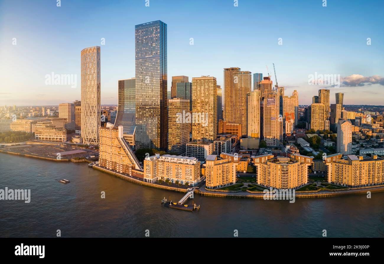 Canary wharf water sunset hi-res stock photography and images - Alamy