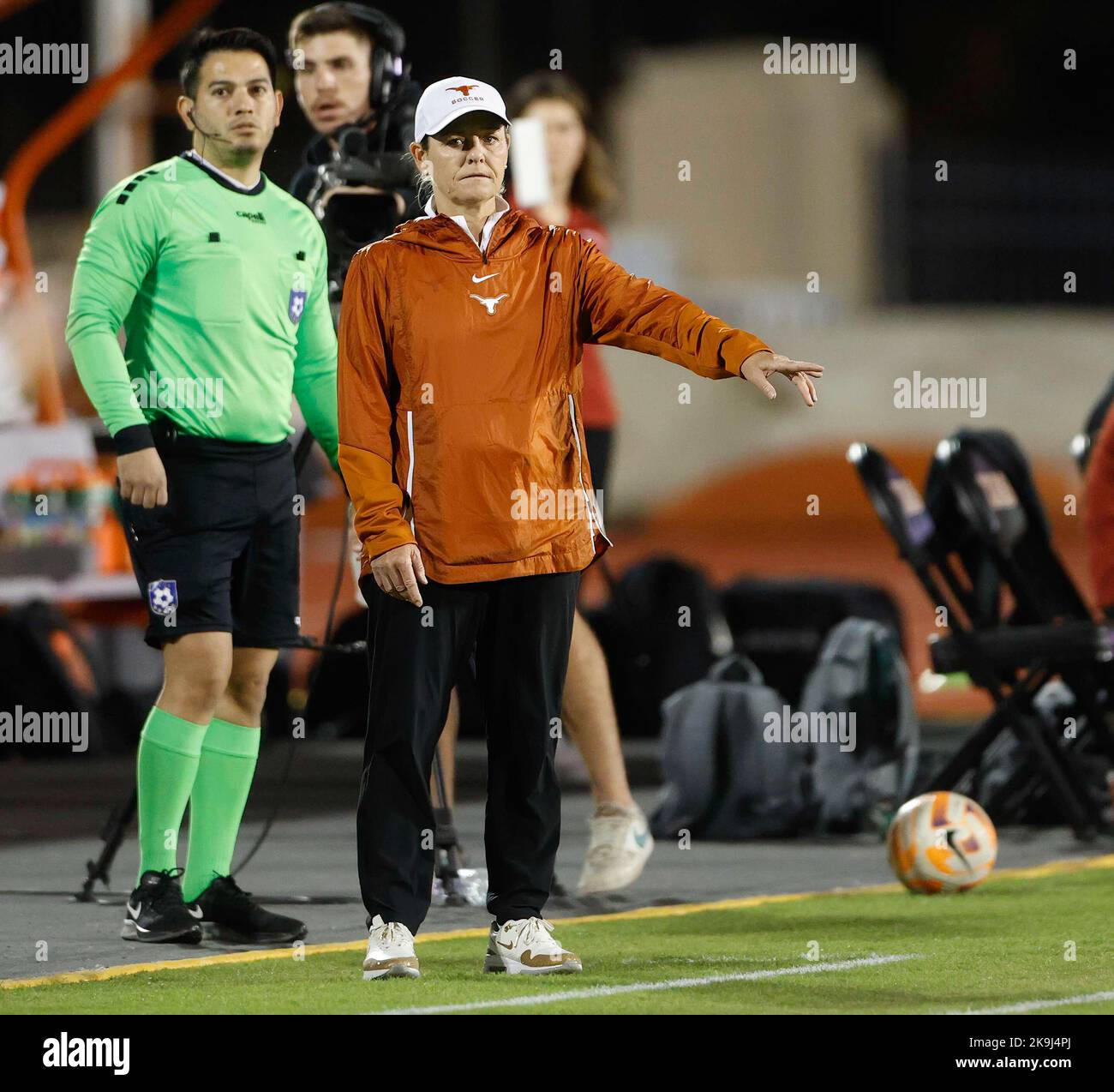 October 27, 2022: Texas head coach Angela Kelly during an NCAA women's soccer game on Oct. 27, 2022 in Austin. Texas won 3-1. (Credit Image: © Scott Coleman/ZUMA Press Wire) Stock Photo