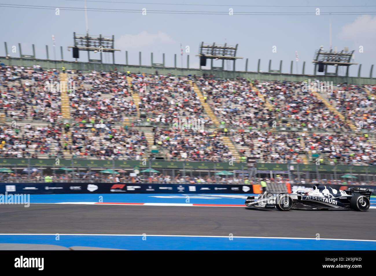 Mexico City, Mexico. 28th Oct, 2022. AlphaTauriÕs Pierre Gasly passes crowds during the practice session of Formula 1. Credit: Lexie Harrison-Cripps/Alamy Live News Stock Photo