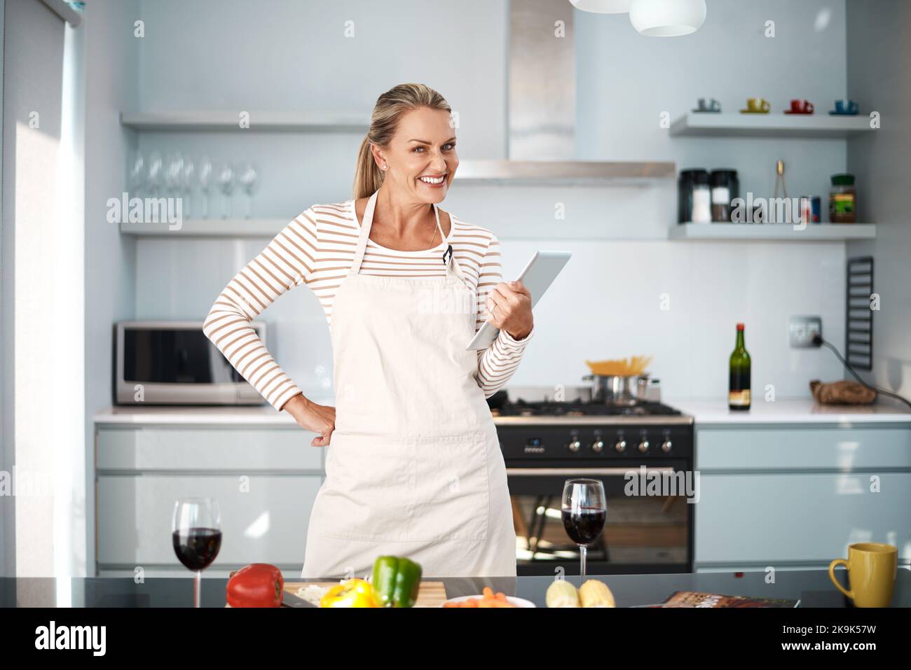 Woman wearing apron in kitchen hi-res stock photography and images - Alamy