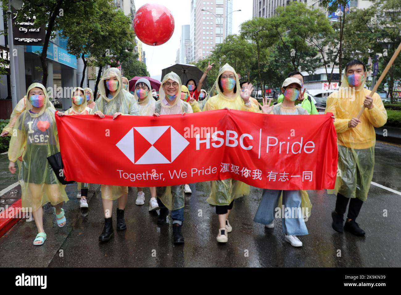 Taipei, Taiwan. 29th Oct, 2022. Participants from HSBC represent business interests in the Taipei LGBT  Pride Parade, Taipei, Taiwan. The 20th anniversary of the parade took place despite the rain and participants braved the elements mostly with umbrellas but that didn't dampen the mood or fun. Tens of thousands joined in the parade which took place in a circuitous route from Taipei City Hall in the shadow of Taiwan's tallest building, Taipei 101. Credit: Paul Brown/Alamy Live News Stock Photo