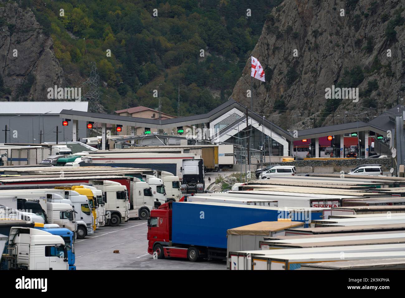 Trucks at the Zemo Larsi/Verkhny Lars border crossing checkpoint Stock Photo