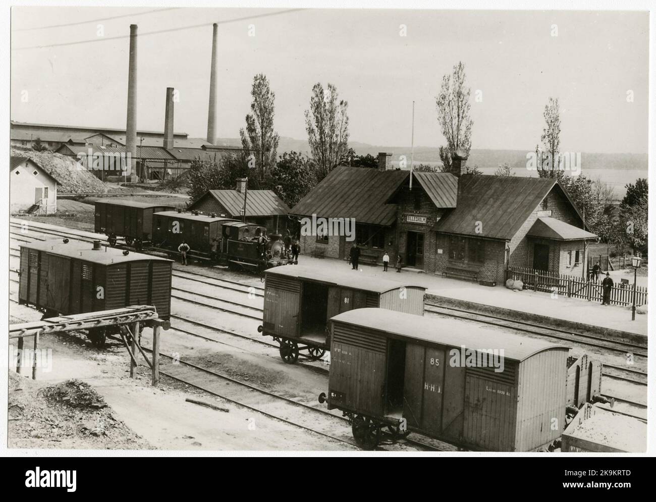 Billesholm = HHJ station location from Bjuv with Lok Hhj 9 Billeholm Photo by 1915 probably 1800 speech station and track area completely wiped out at industrial building 1970s. HHJ, Helsingborg - Hässleholms Railway. The picture also shows freight wagons HHJ 82 and HHJ 81 Stock Photo