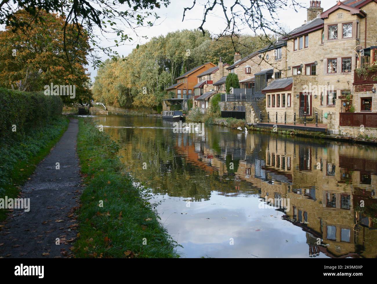 beautiful-waterside-properties-at-johnson-s-hillock-locks-whittle-le