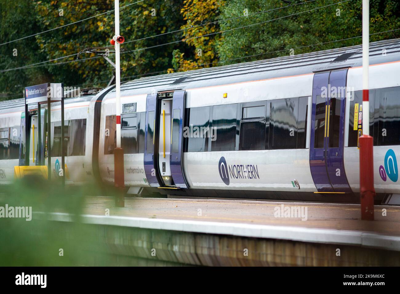 Trains to bradford forster square hires stock photography and images